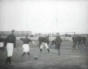 Football (1897) dos irmãos Lumière.