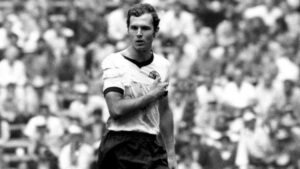 O alemão Franz Beckenbauer.