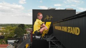 Arquibancada do Vicarage Road, o estádio do Watford, que leva o nome de "The Sir Elton John".